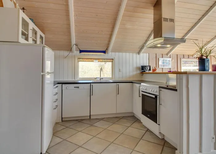 Holiday home Uma - 400m From The Sea By Interhome